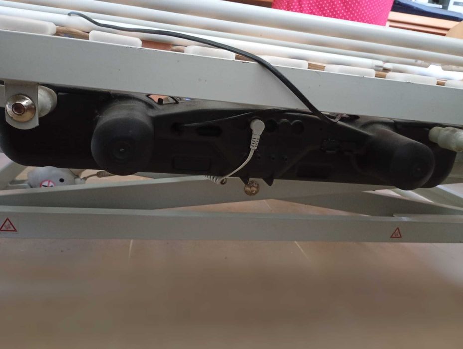 Cama Articulada Hospitalar Trimotora e Elevatória c/ Grades de Proteção