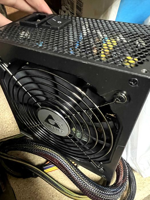 Продам Блок живлення Chieftec APS-850C 850W, 80 PLUS