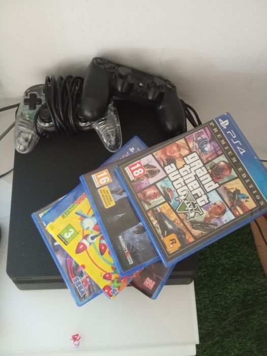 PlayStation 4 com 3 meses usado