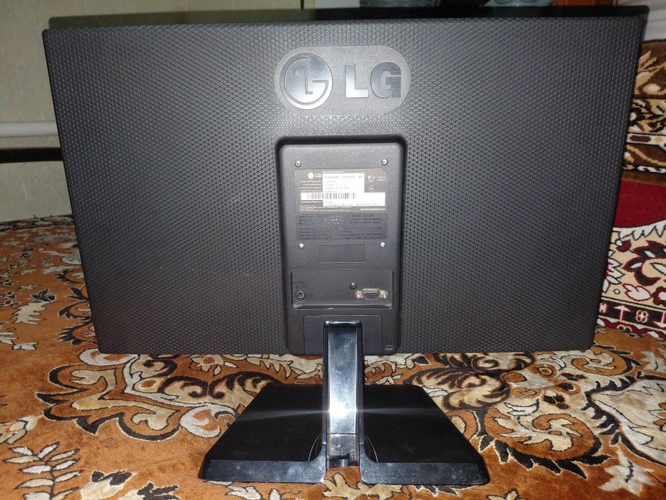 Монитор LG Flatron 22EN33S 22" Full HD (VGA)