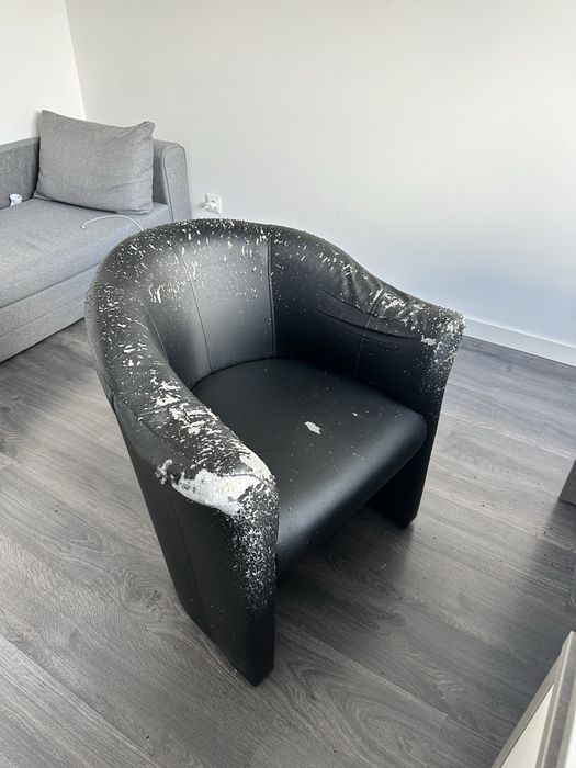 Віддам безкоштовно крісла подерті кішкою