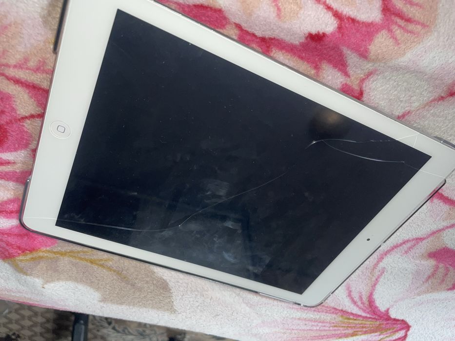 Apple iPad Air (1-st gen) — 16 GB, АКБ 87%