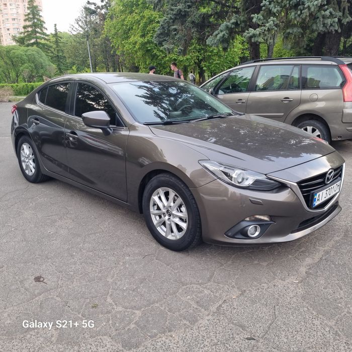Продам Мазду 3 1.5литра. 2014 год Офіційну Автомат