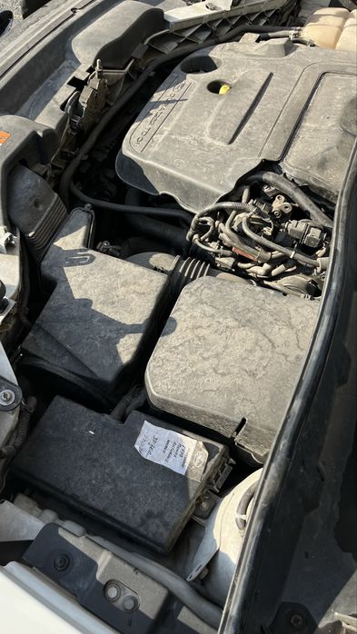 Продам білий кроссовер Ford Kuga