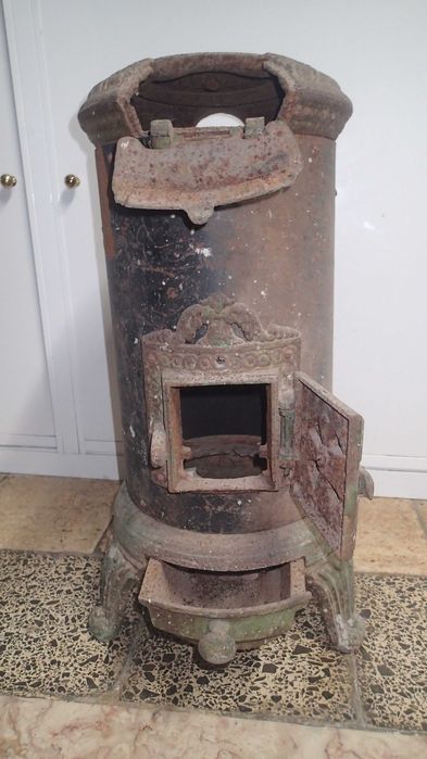 Salamandra antiga em ferro