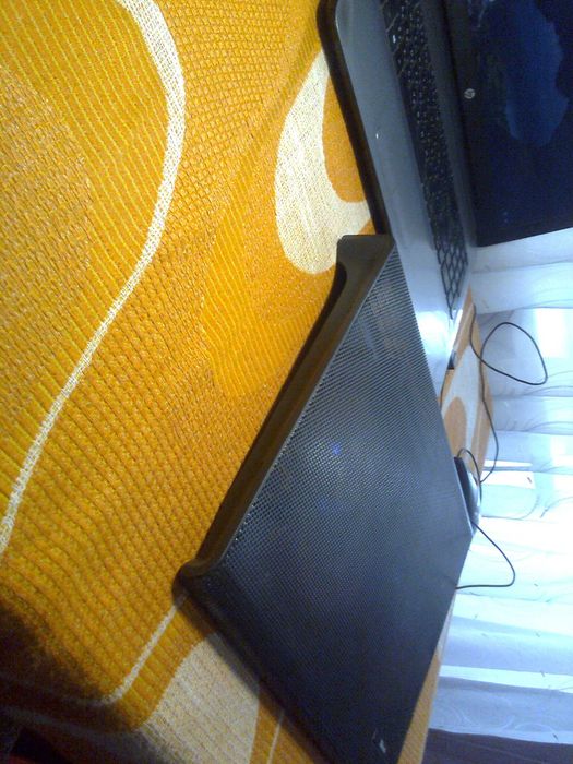 Продам підставку під ноутбук "Trust" (два вентилятори охолодження)