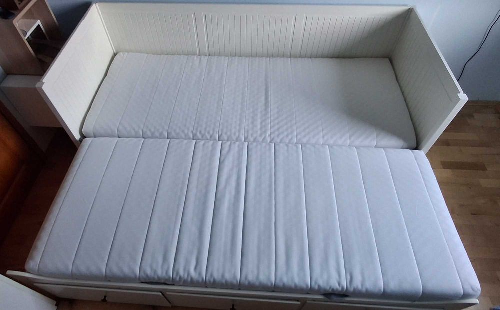 Leżanka Hemnes + dwa materace