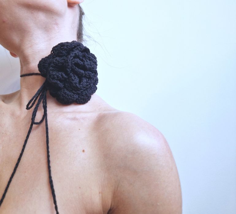 Choker hand-made róża na szydełku