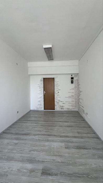 Здається в оренду приміщення вільного призначення площею 17.6 м2