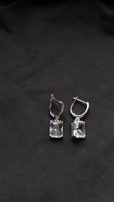 Новые сережки с белым камнем,925