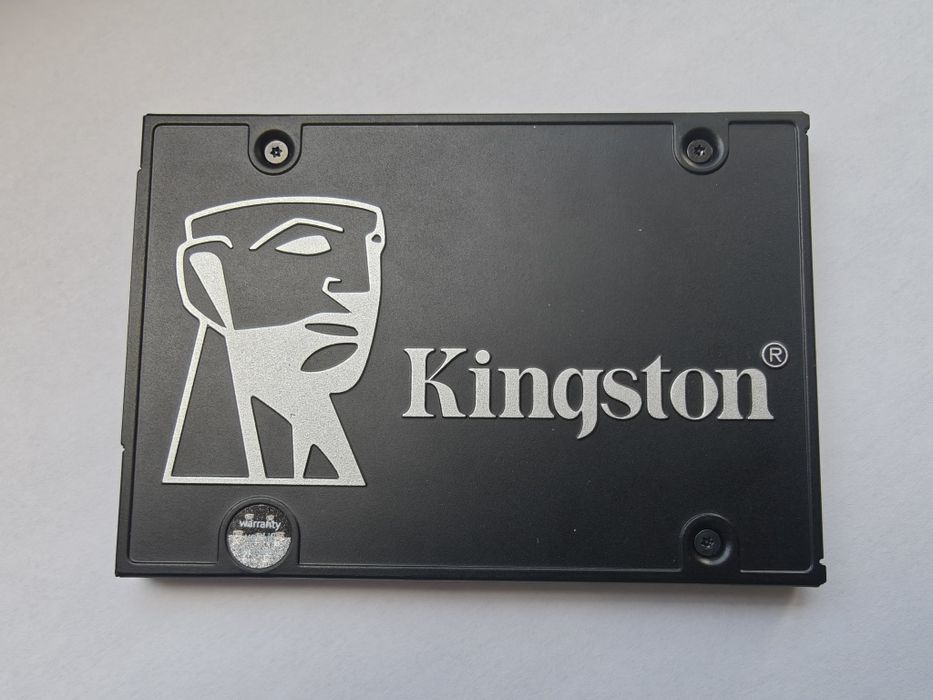 Твердотільний накопичувач (SSD) компанії Kingston моделі KC600.