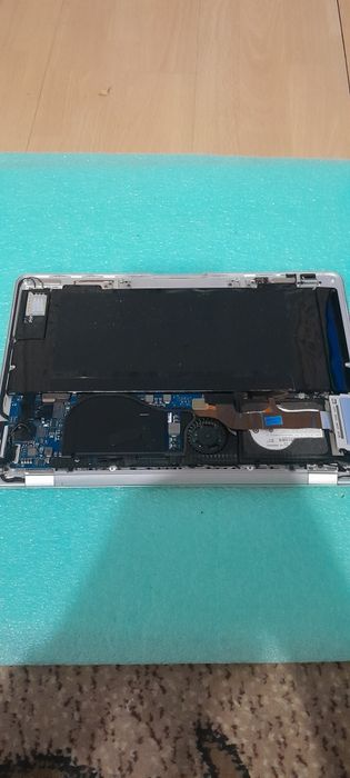ZDwa laptopy apple