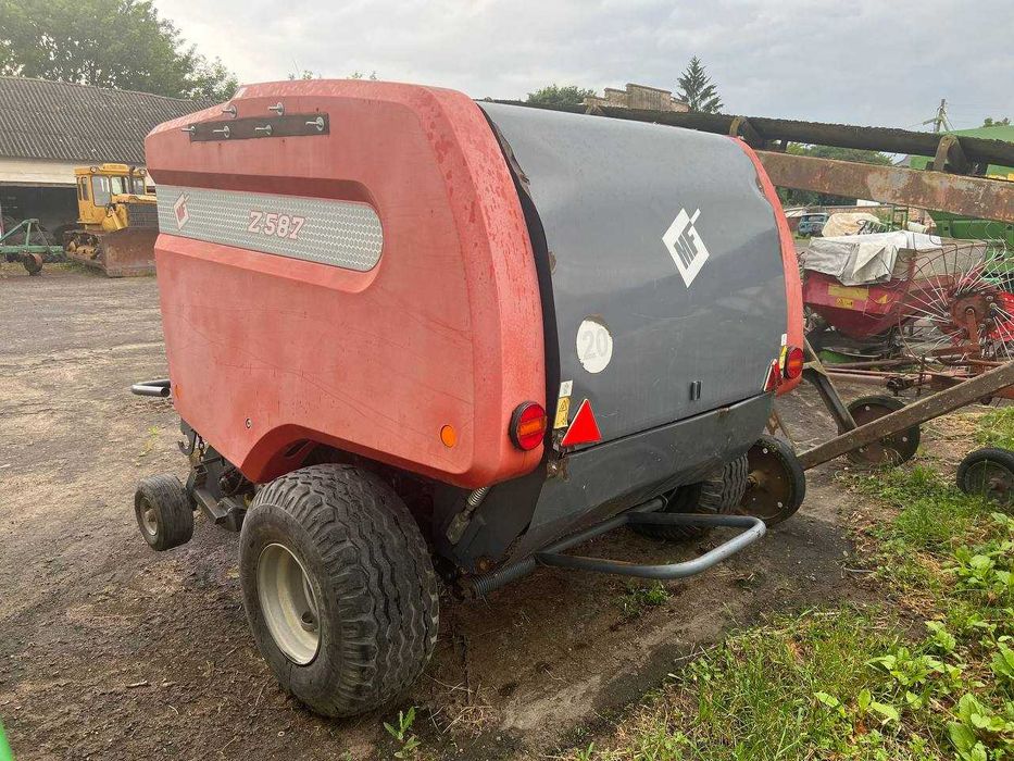 Прес-підбирач рулонний Metal Fach Z587