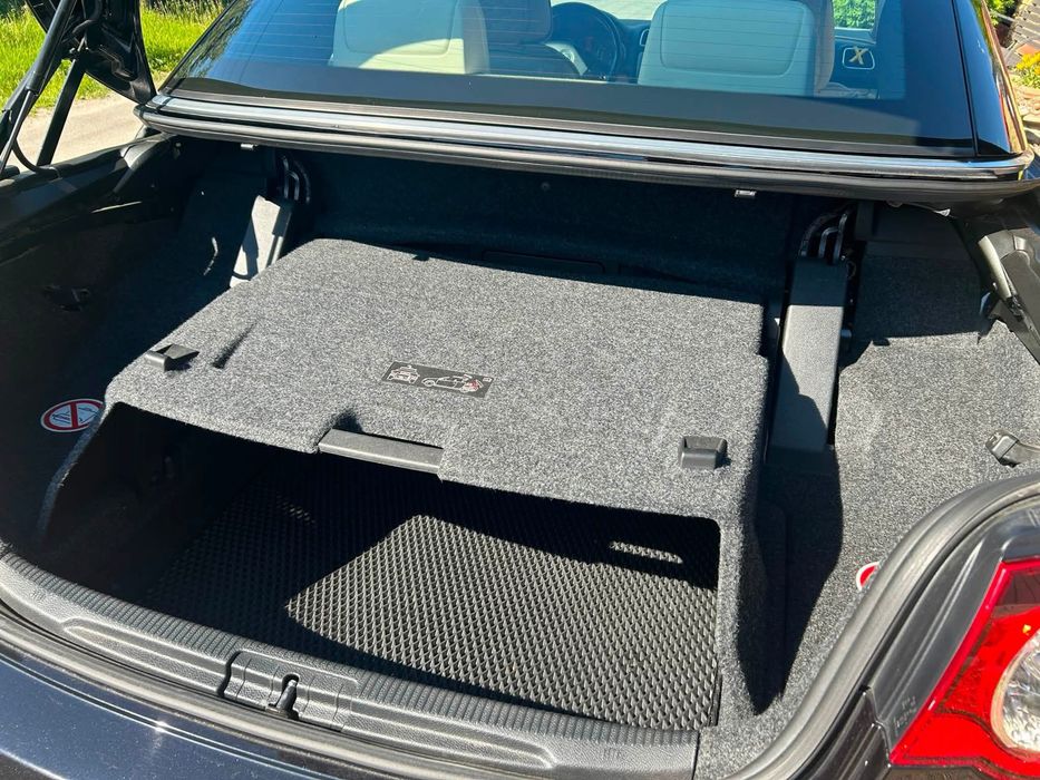 Автомобіль Volkswagen EOS