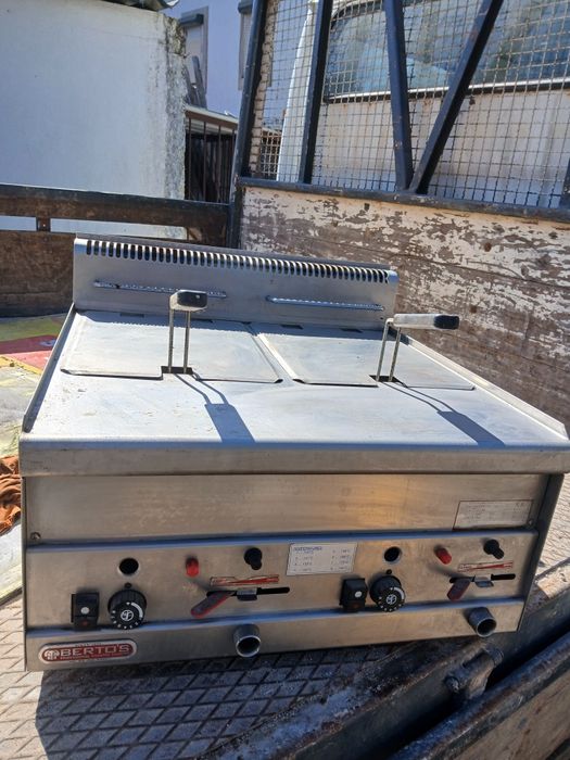 Fritadeira gaz pouco uso 8l+8l