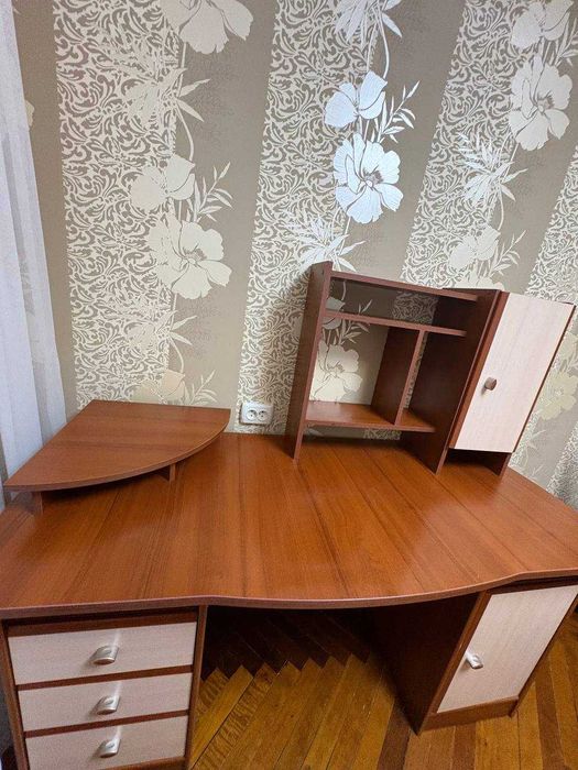 Продається б/у стіл