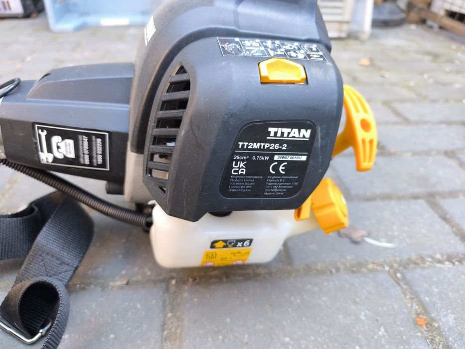 Podkaszarka + nożyce do żywopłotu 2w1 TITAN TT2MTP26-2 26CC 1KM