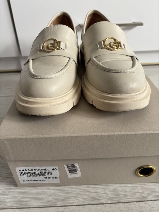 Loafersy buty wsuwane Eva Longoria skórzane beżowe r. 40