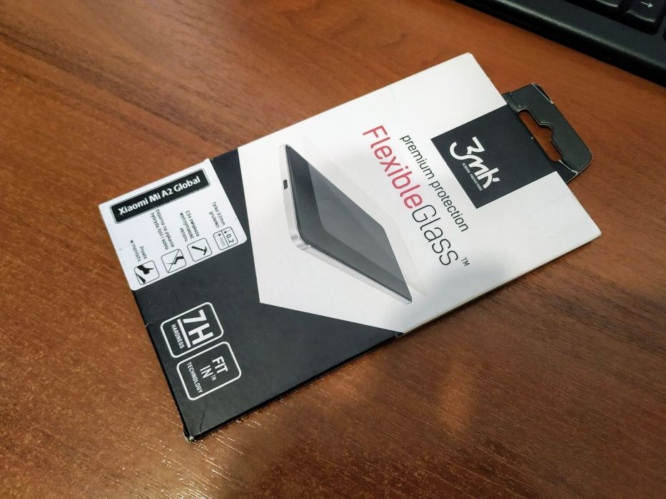 Продаю стекло на Samsung S7 хорошего качества.