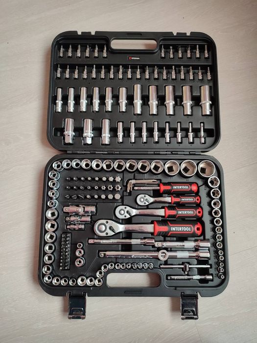 Набор инструментов 1/2" & 3/8" & 1/4", 171ед. INTERTOOL ET-8171 STORM