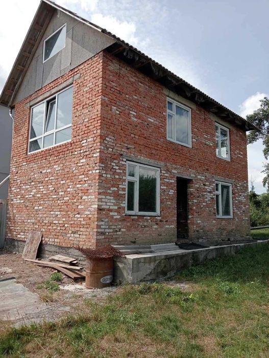 Продаж будинку в селищі Завадівка.