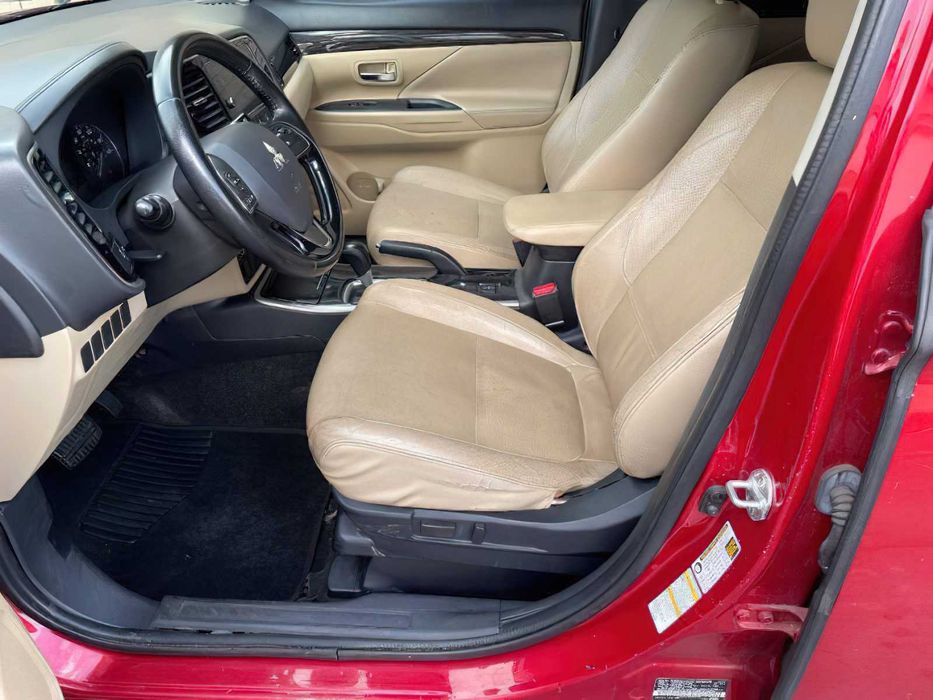 Mitsubishi Outlander SEL      2017