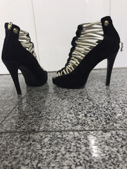 Sapatos Aldo e sapatos Colcci