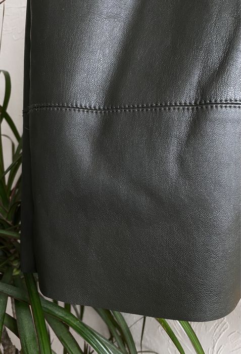 Bershka 34 spódnica mini oliwkowa skórzana