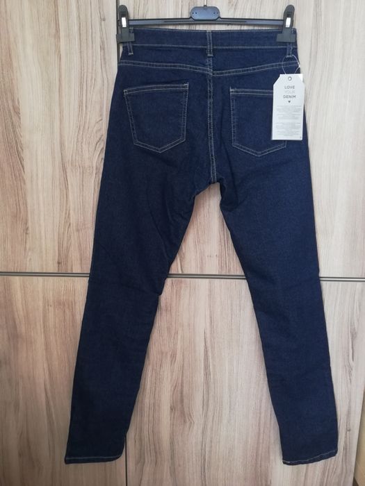 Calças de ganga novas / Jeans MO
Vendo calças de ganga novas.
Não fui