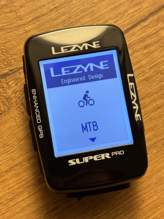licznik GPS Lezyne  GPS Super PRO bardzo mało używany st.idealny