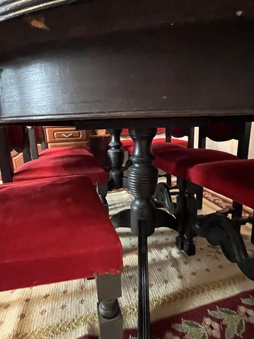 Mesa clássica + 8 cadeiras