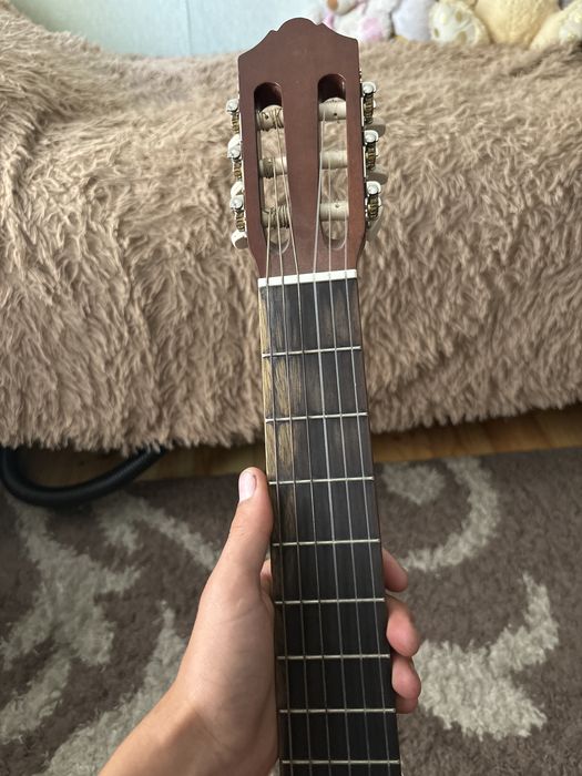 Класическая гитара c40.