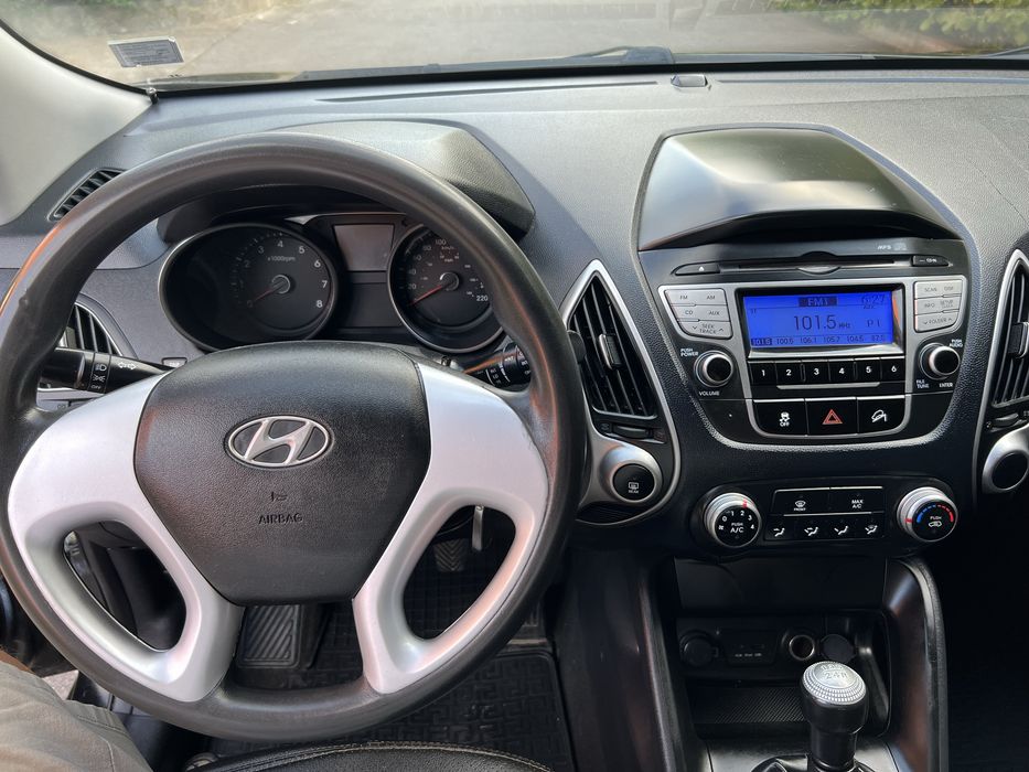 Hyundai  (Tucson ) 2011 2.0 бензин НЕ БИТ !