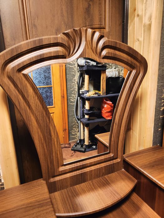 Туалетний стіл, трюмо