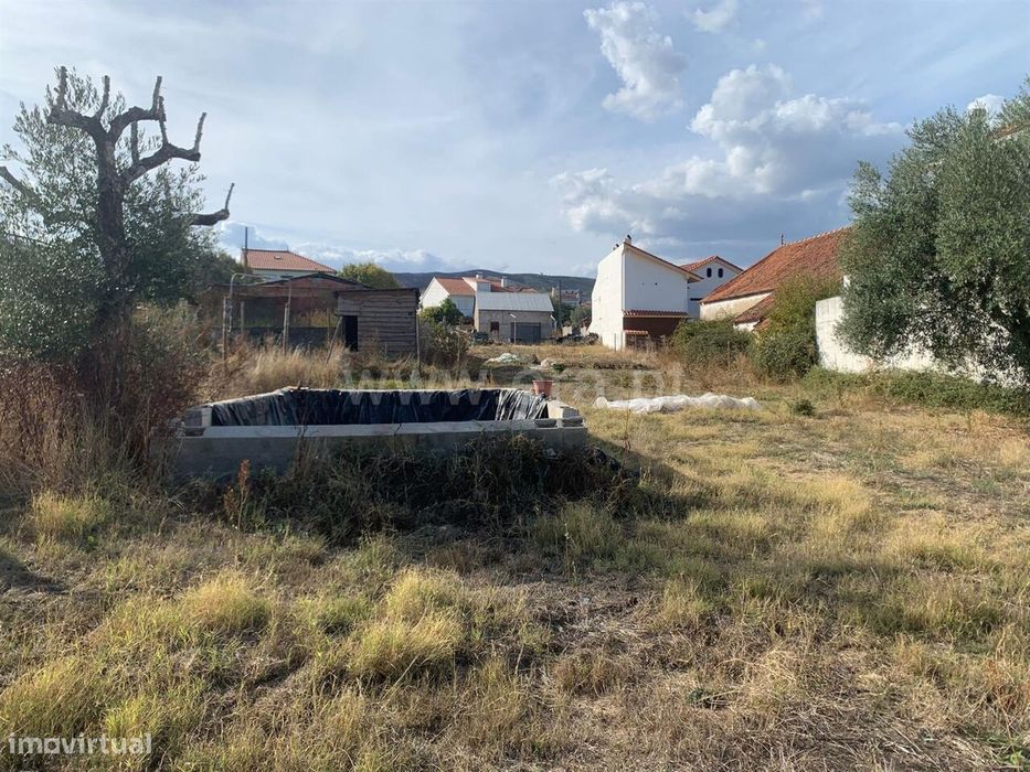 Terreno com ruina / Fundão, Freixial