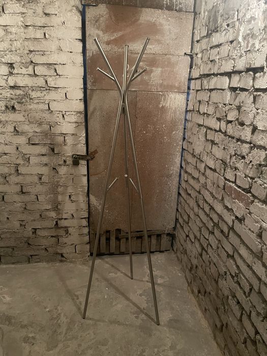 Sprzedamy wieszak stojący do przedpokoju 170 cm metalowy srebrny