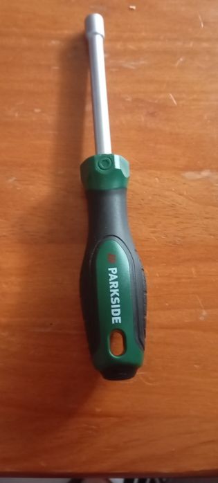 Chave de caixa e caixa com kit de ponteiras