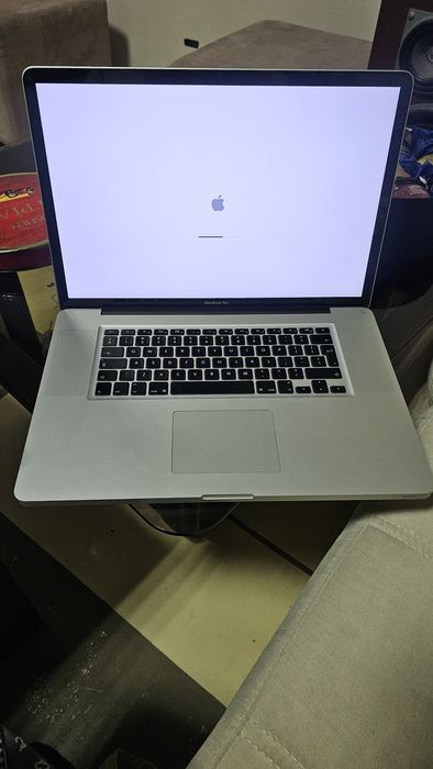 MacBook Pro 17  ssd 1tb 16gb