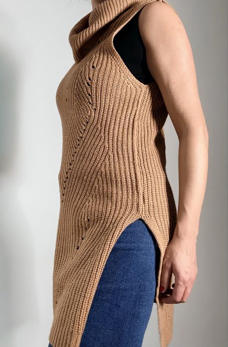 Stylowa tunika camel z golfem, must-have sezonu!