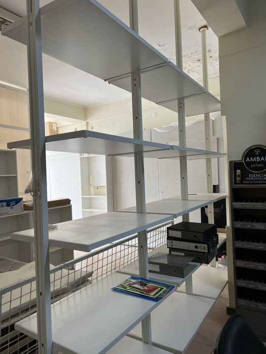 Prateleiras de exposição para loja!