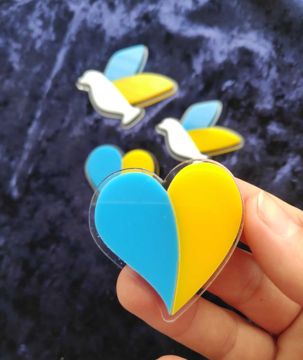 брошка, підвіска, наклейка