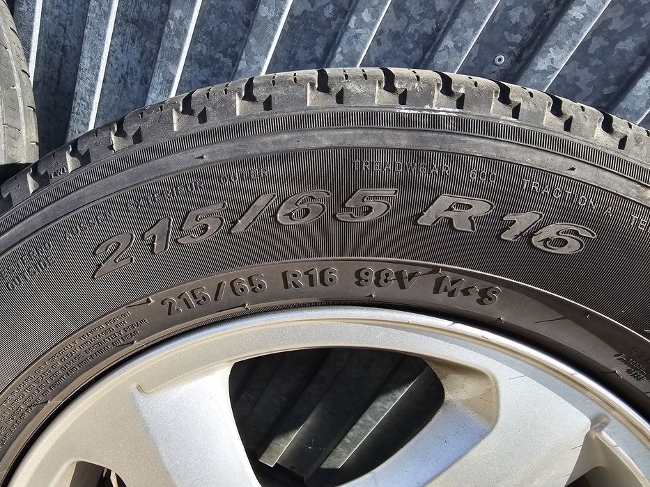 Pneus e jantes 215/65R16