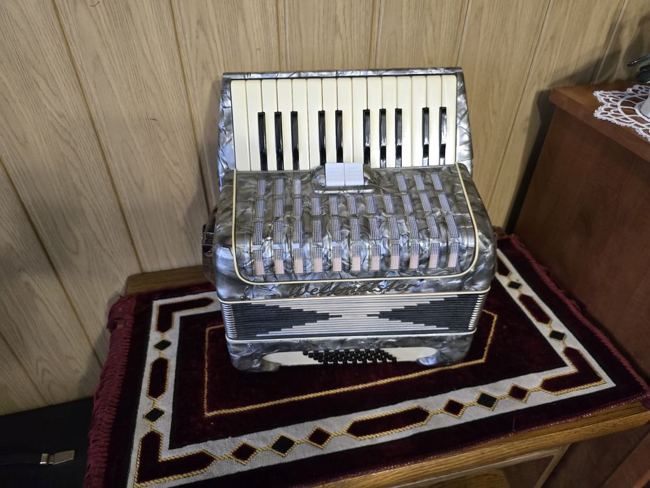 Akordeon Weltmaister 40bas trzy chóry