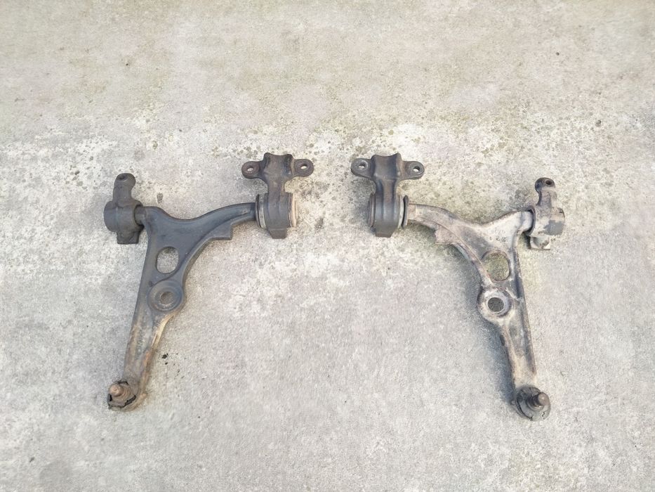 Продам передні важілі Пежо Експерт під реставрацію