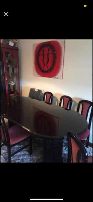 Conjunto de mobília de jantar.