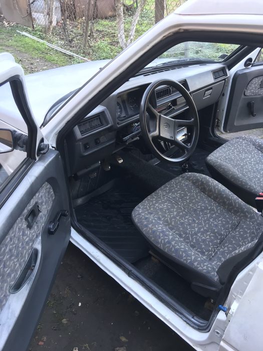 Авто у доброму стані вкладень не потребує сів та поїхав.