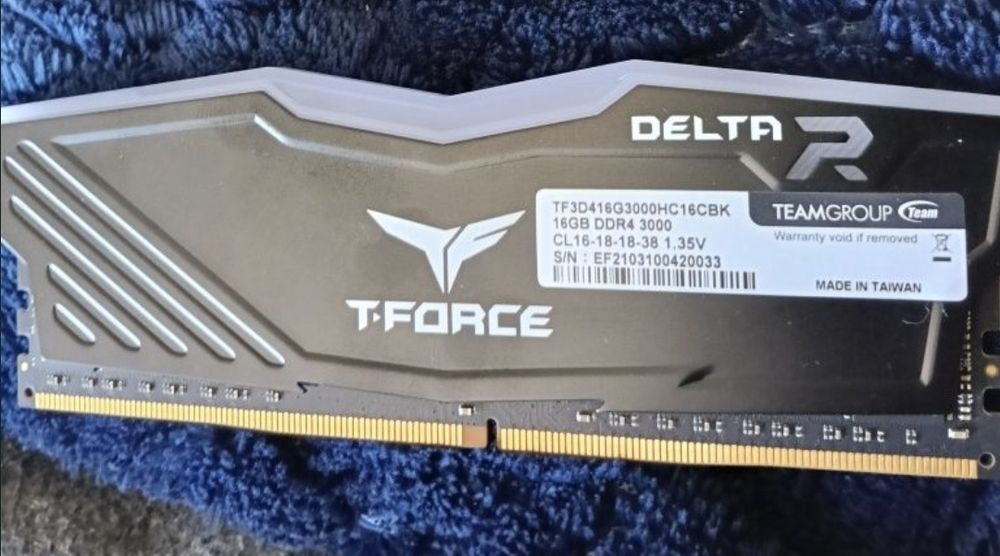 memória RAM 16GB DDR4 3000 MHz ARGB CL16