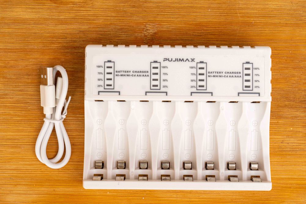 Carregador para 8 pilhas NI/MH e NI/CD