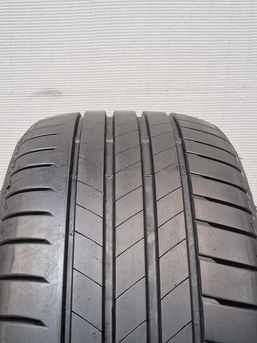 2 Pneus 225/45R18 BRIDGESTONE Semi Novos