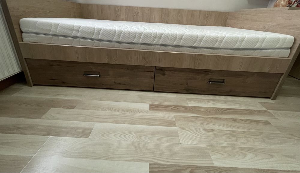 Łóźko jednoosobowe z materacem